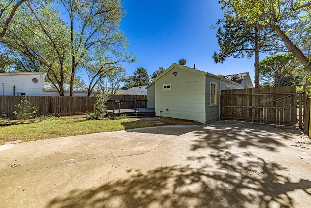 $2,250 | 2810 24th Street, Lubbock, TX 79410