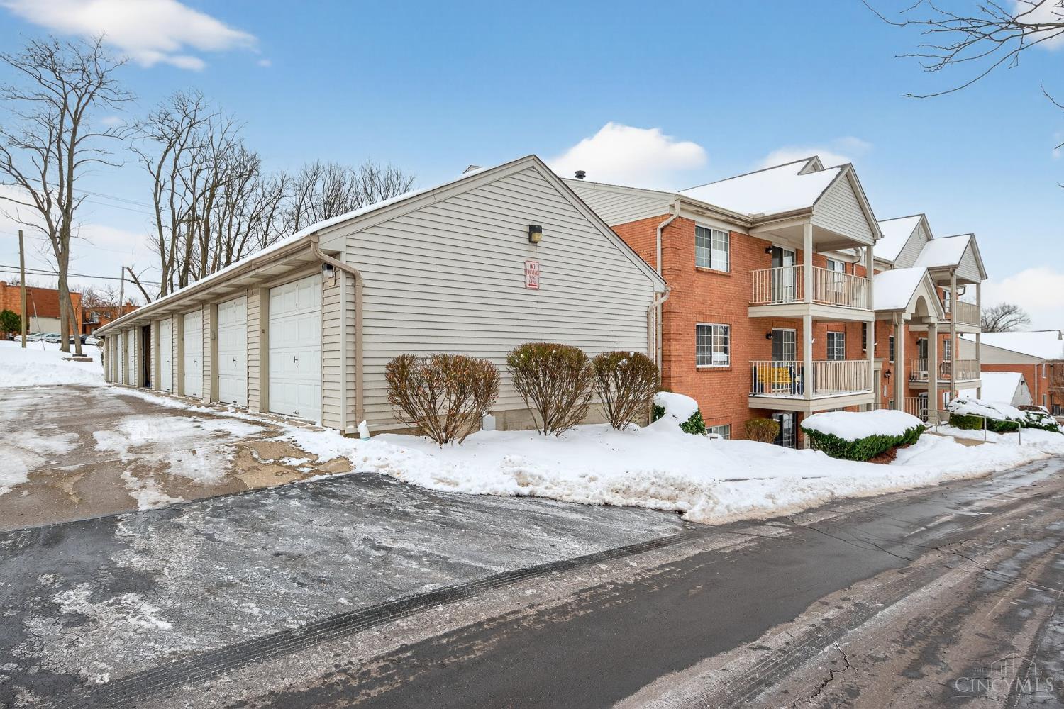 5765 Cheviot Road, Unit 2D Cincinnati, OH 45247 - Photo 5 of 36 Gallery Image 5