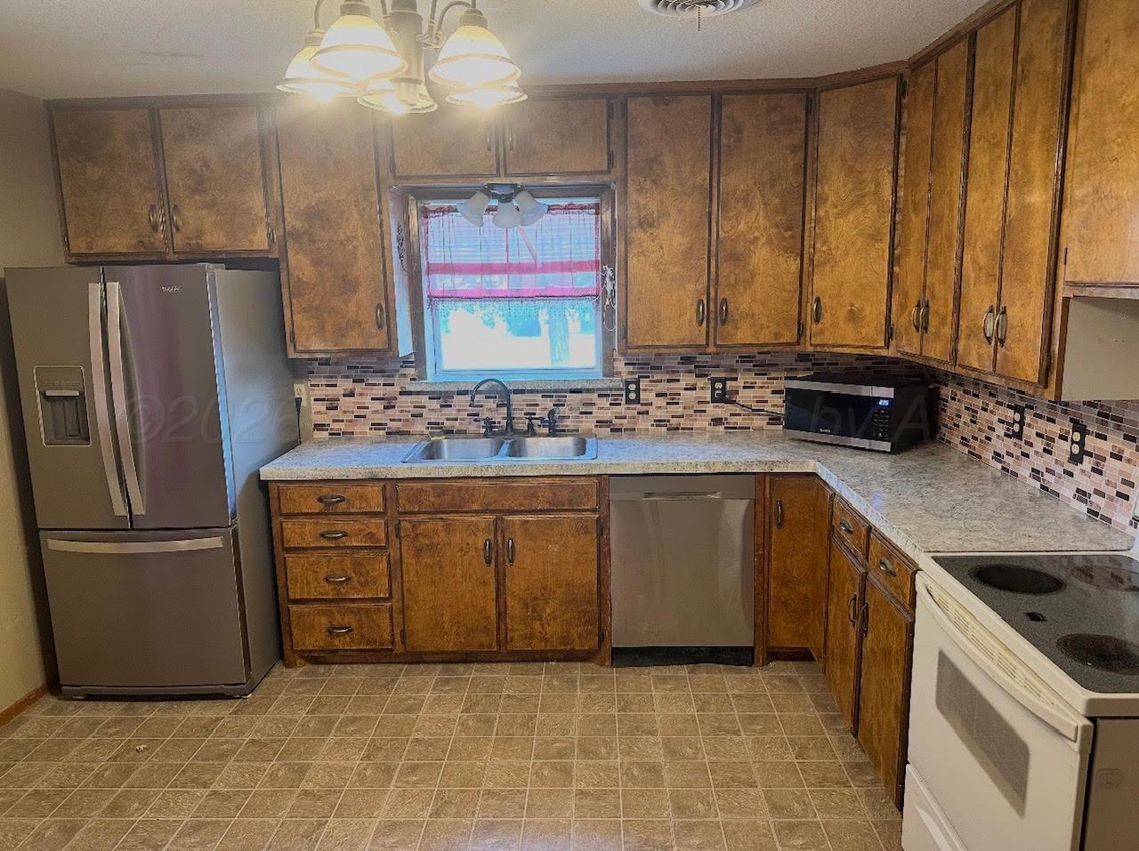 508 9th Avenue Canyon, TX 79015 - Photo 3 of 15 Kitchen