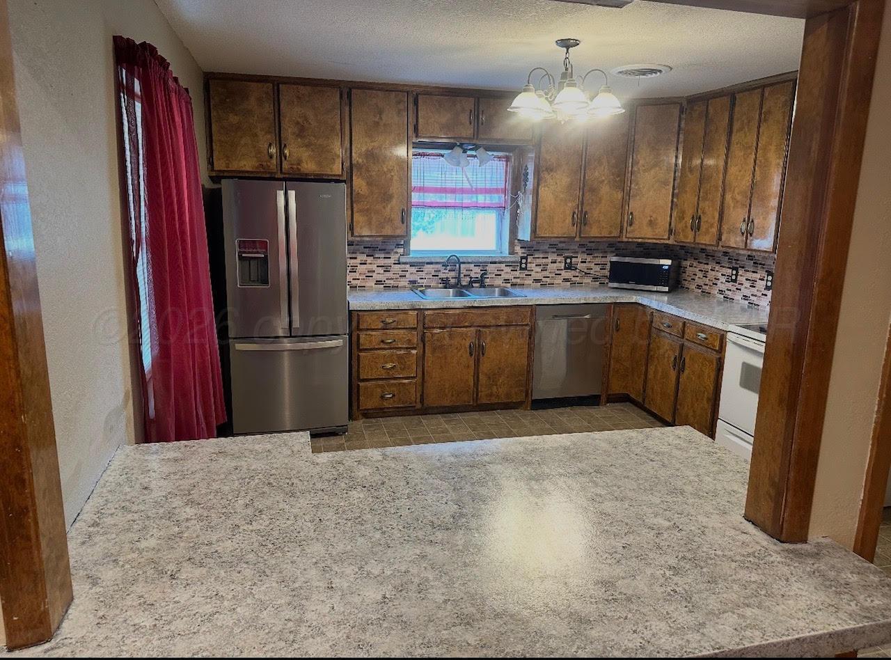 508 9th Avenue Canyon, TX 79015 - Photo 4 of 15 kitechen 2