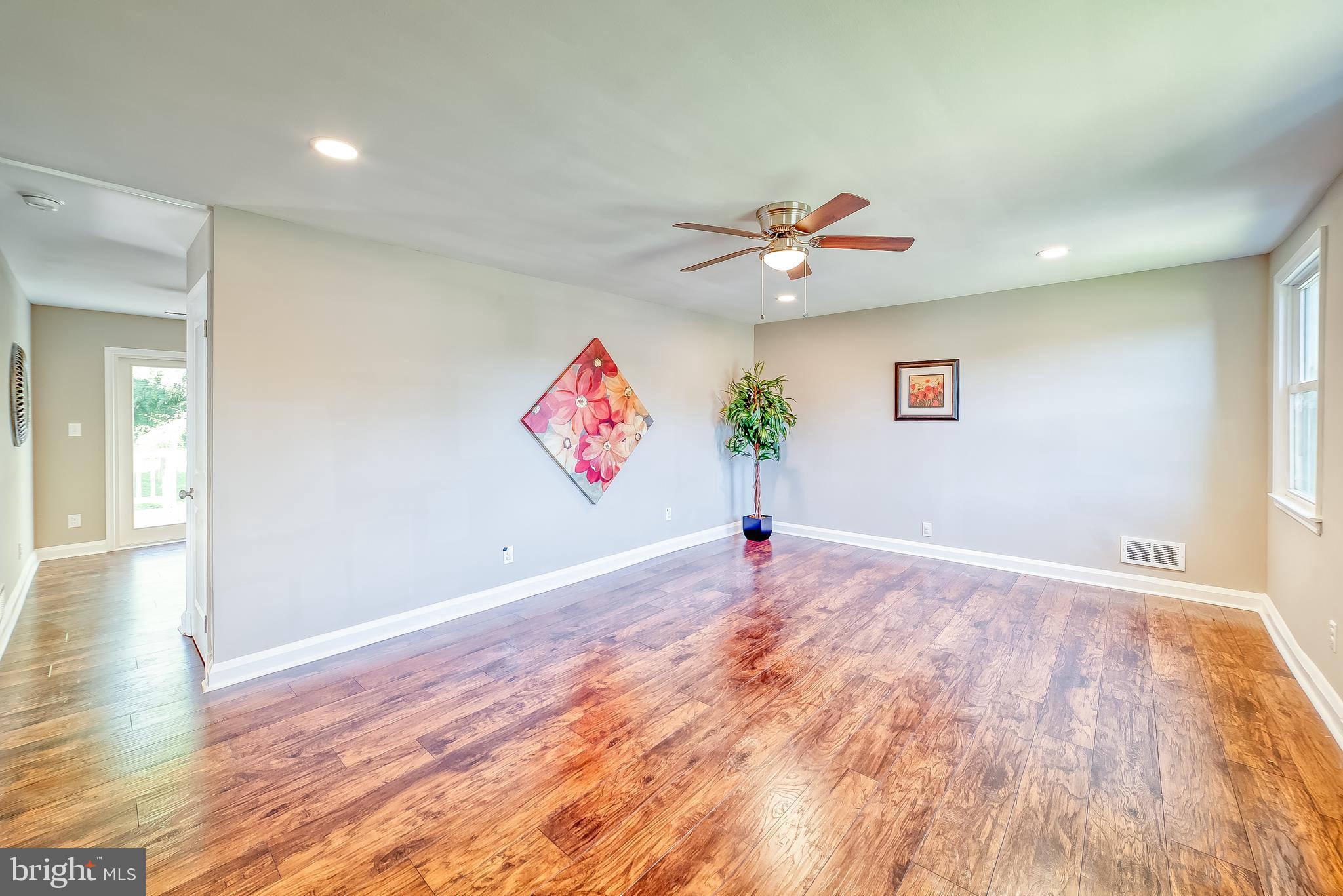 3729 Milford Mill Road Baltimore, MD 21244 - Photo 3 of 18