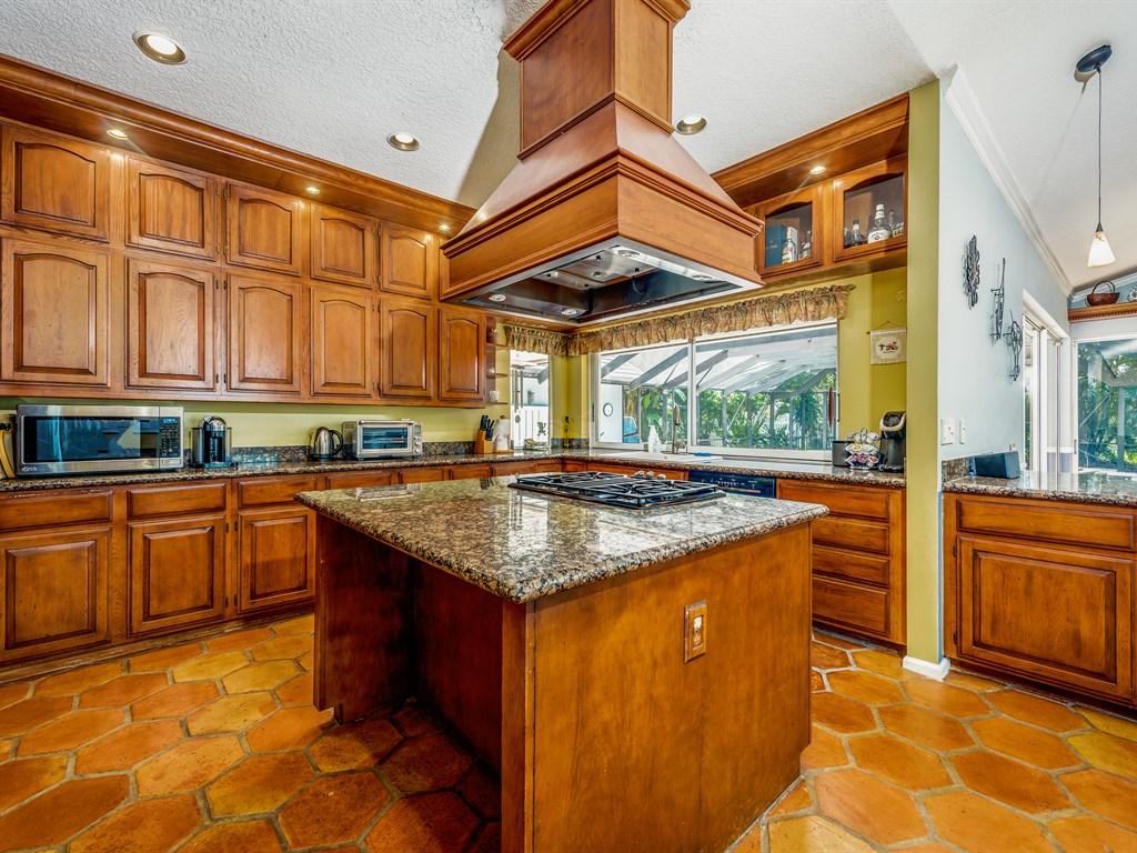 2545 Hampton Bridge Road Delray Beach, FL 33445 - Photo 6 of 20 KITCHEN