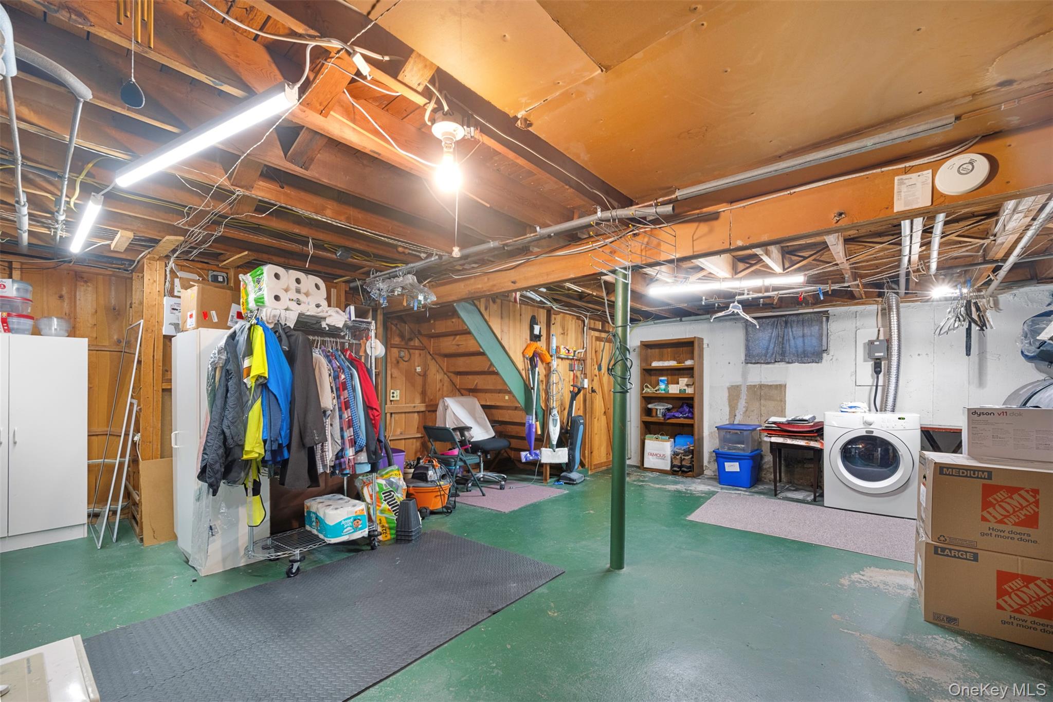 2389 Lindy Road Westbury, NY 11590 - Photo 34 of 41