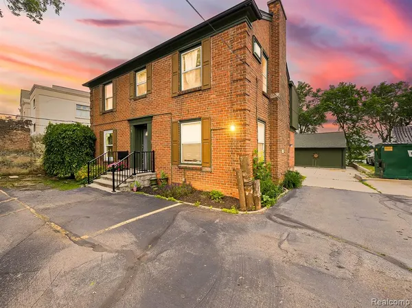 $1,200 | 3170 Dixie Highway, Unit A, Waterford, MI 48328