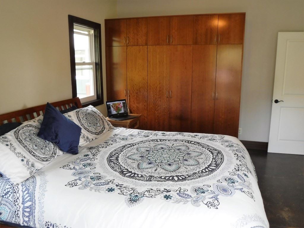 1209 West Kuiaha Road, Unit 2 Haiku, HI 96708 - Photo 16 of 30 a view of a bedroom