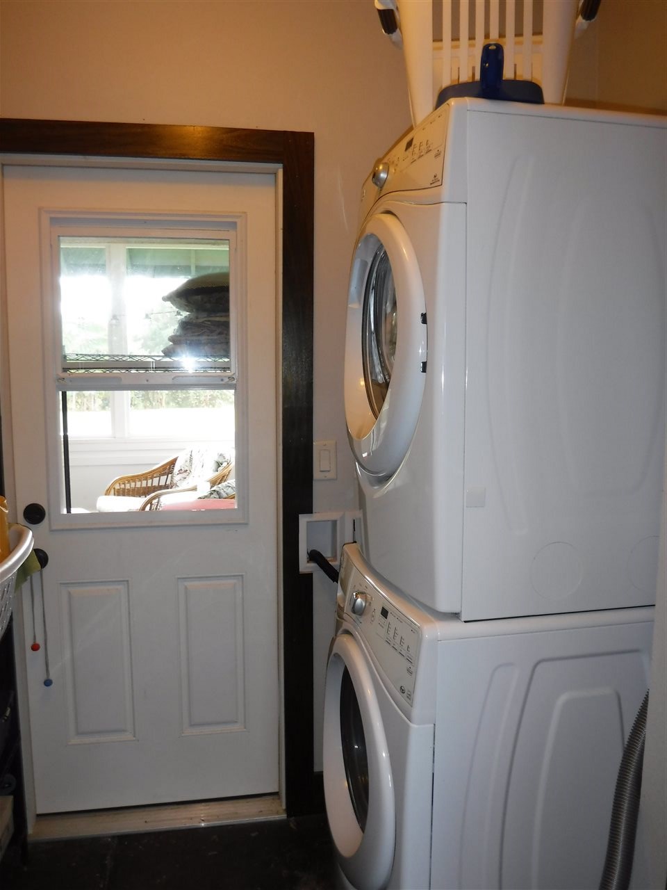 1209 West Kuiaha Road, Unit 2 Haiku, HI 96708 - Photo 20 of 30 a utility room with dryer and washer