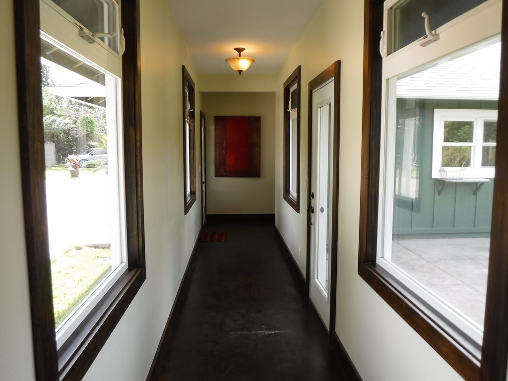 1209 West Kuiaha Road, Unit 2 Haiku, HI 96708 - Photo 24 of 30 a view of a hallway