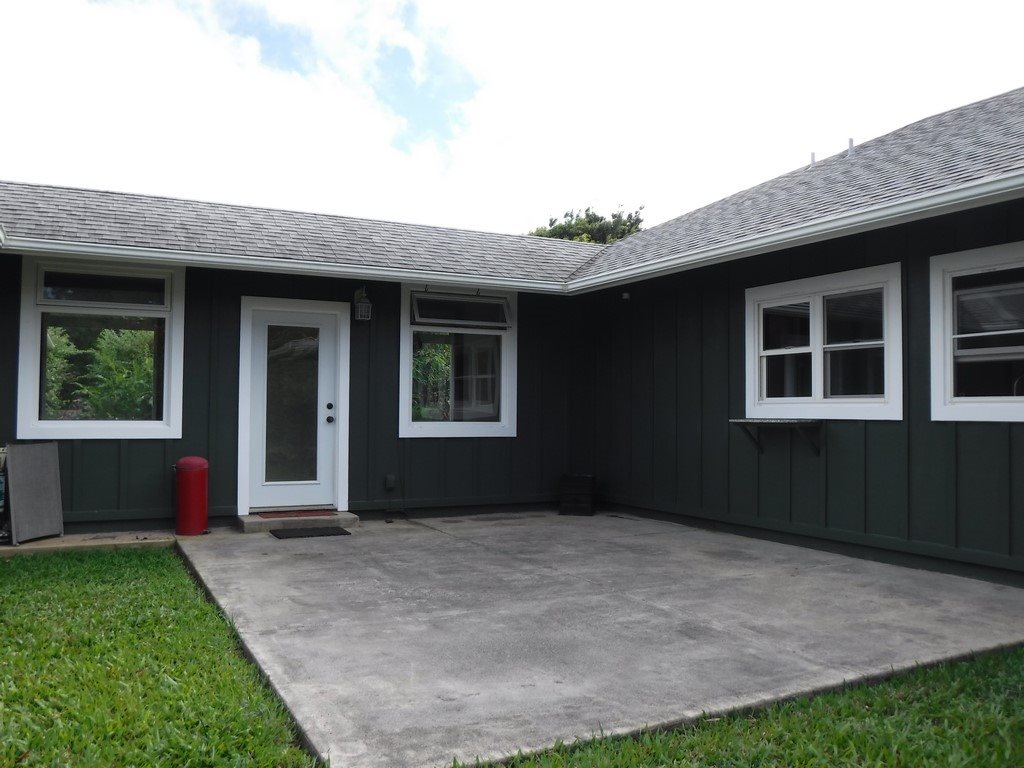 1209 West Kuiaha Road, Unit 2 Haiku, HI 96708 - Photo 29 of 30 a backyard of a house with lots of green space