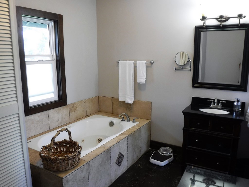 1209 West Kuiaha Road, Unit 2 Haiku, HI 96708 - Photo 6 of 30 a bathroom with a sink and a mirror