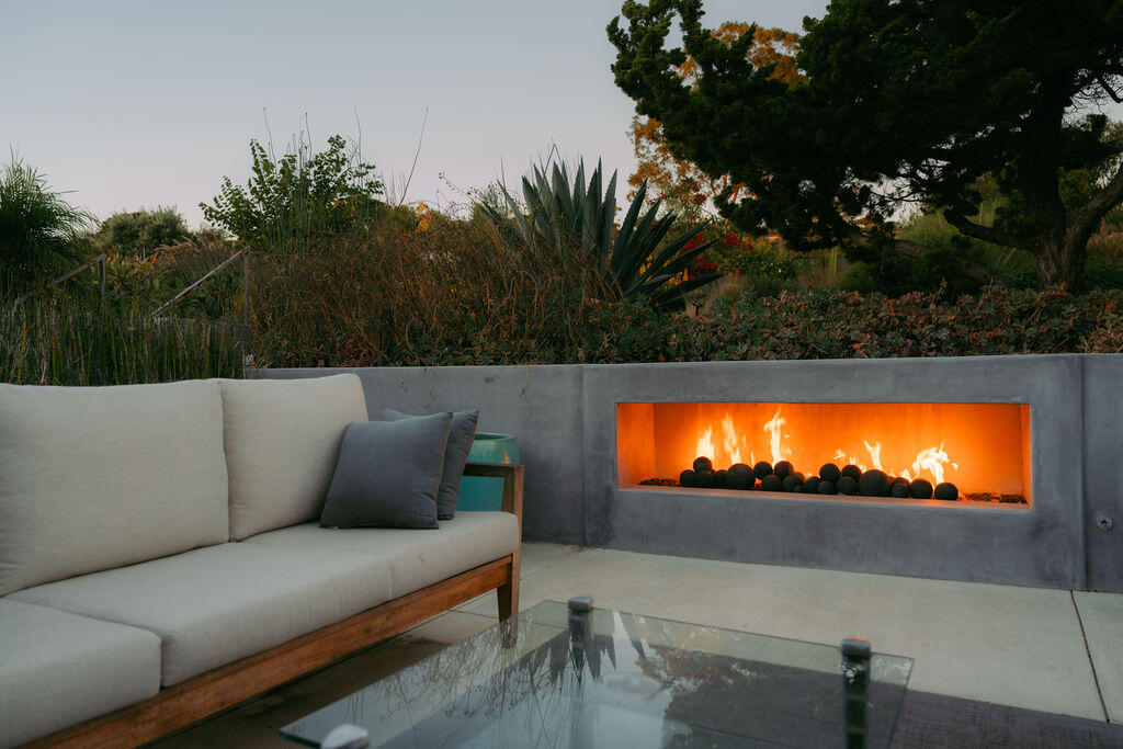 415 Yankee Farm Road Santa Barbara, CA 93109 - Photo 8 of 25 Modern Fire Lounge