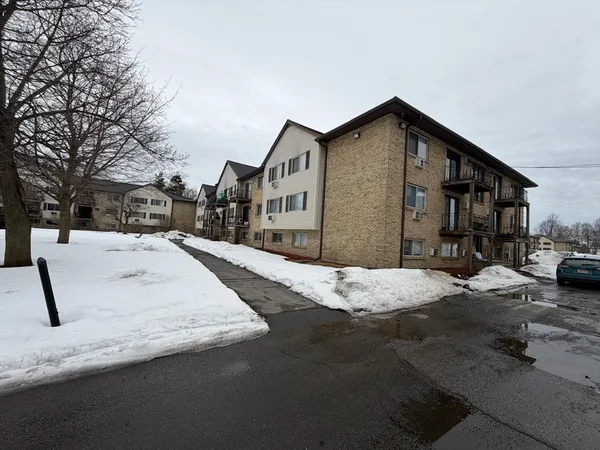 $2,000 | 351 Pawtucket Boulevard, Unit 29, Lowell, MA 01854