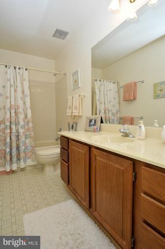7843 Roundabout Way Springfield, VA 22153 - Photo 18 of 30 Bath