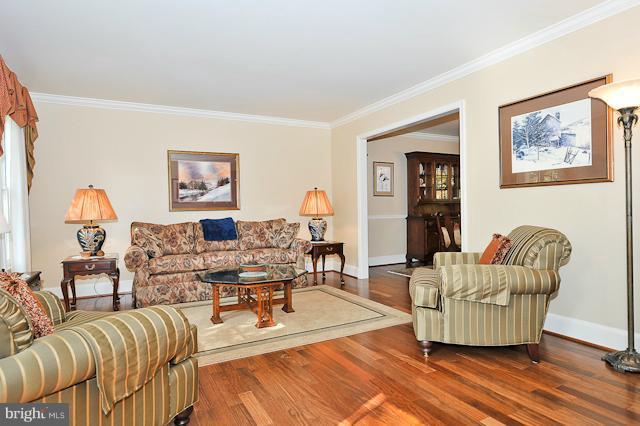 7843 Roundabout Way Springfield, VA 22153 - Photo 3 of 30 Living Room
