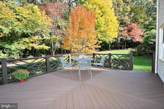 7843 Roundabout Way Springfield, VA 22153 - Photo 23 of 30 Exterior (Rear)