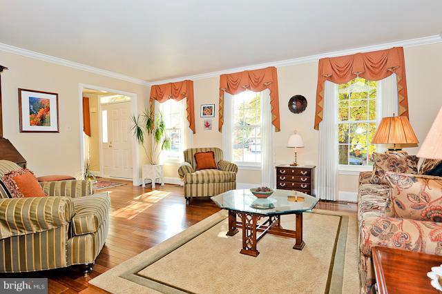 7843 Roundabout Way Springfield, VA 22153 - Photo 4 of 30 Living Room
