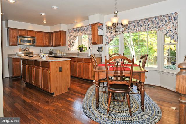7843 Roundabout Way Springfield, VA 22153 - Photo 6 of 30 Kitchen