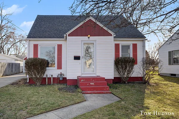 $285,000 | 4332 Clay Avenue Southwest, Grand Rapids, MI 49548
