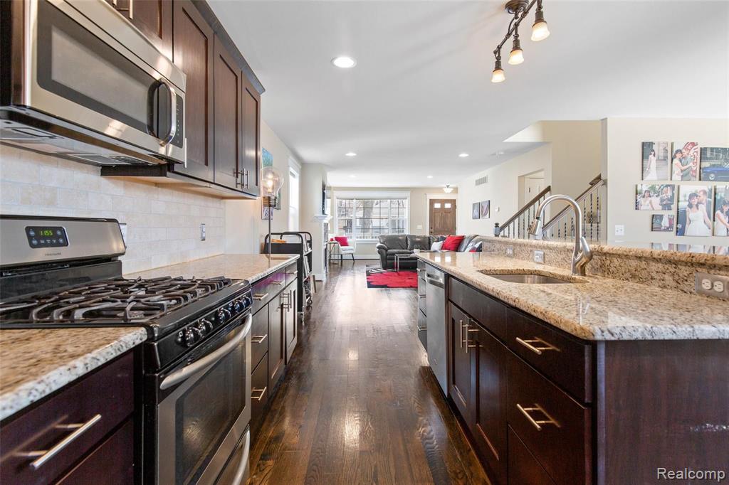 605 Lockwood Road Royal Oak, MI 48067 - Photo 9 of 35