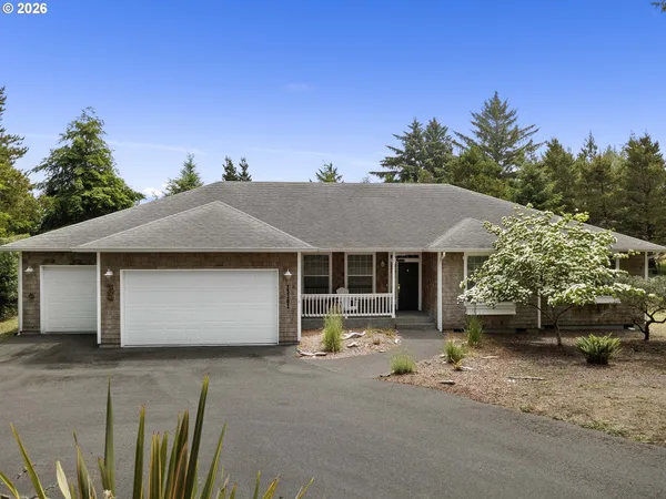 $938,000 | 33302 Neacoxie Lane, Warrenton, OR 97146