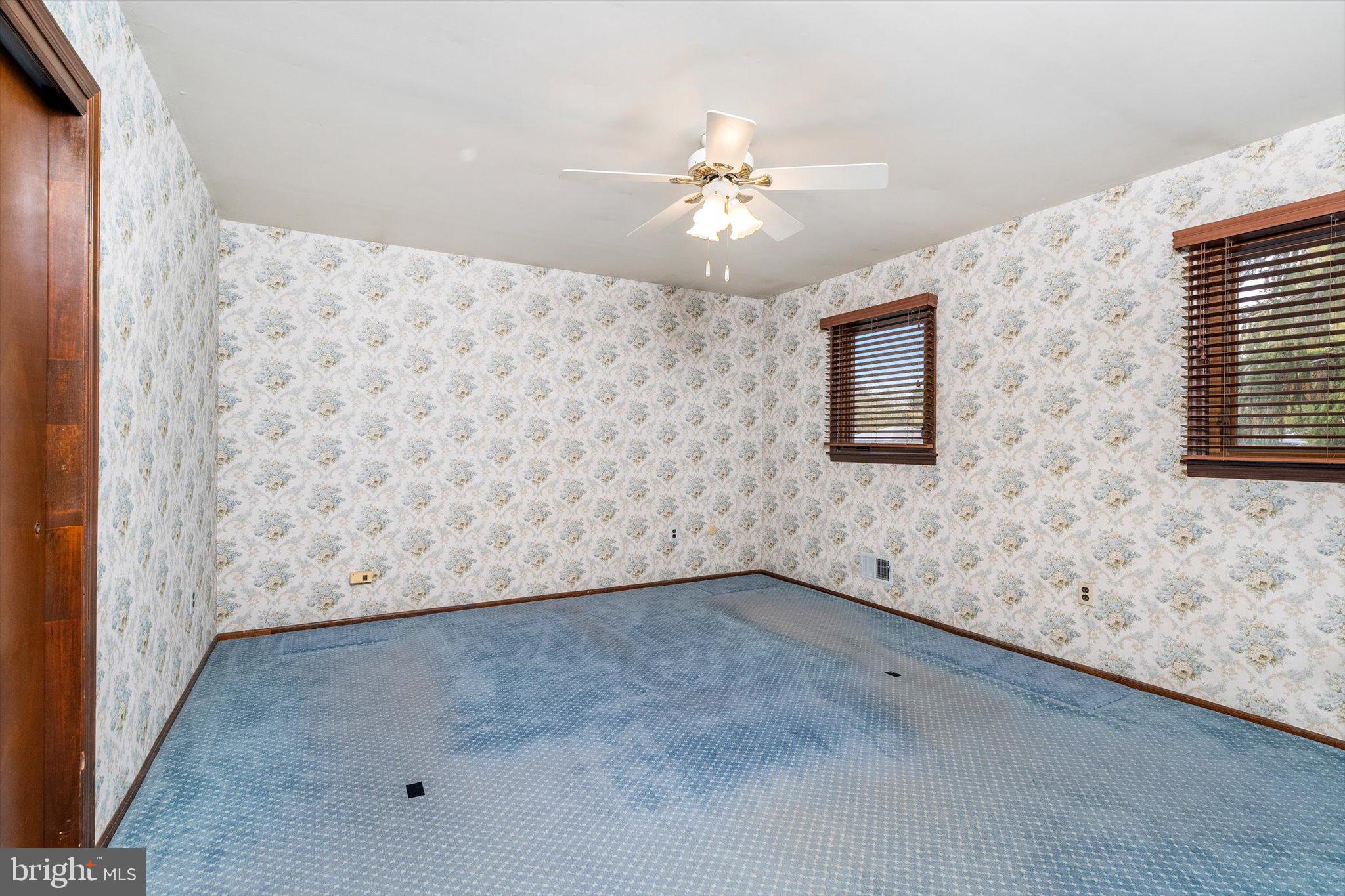 87 Limewood Drive Hamilton, NJ 08690 - Photo 23 of 34 en empty room with windows