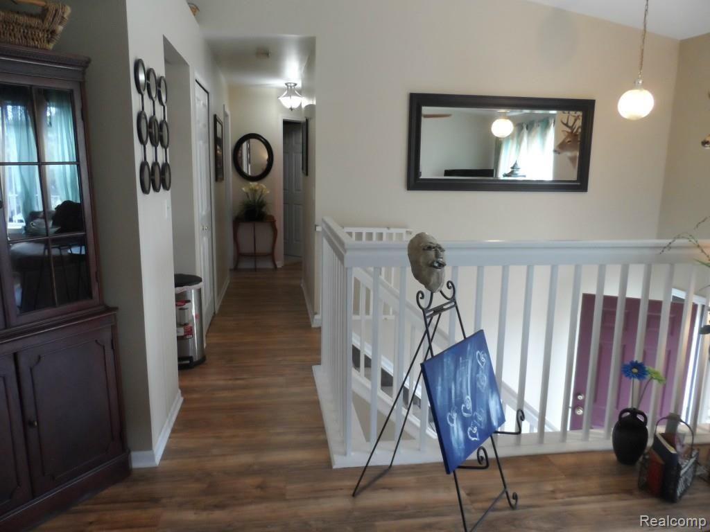688 Ridgecrest Street Fenton, MI 48430 - Photo 2 of 38 SAM_1347.jpg