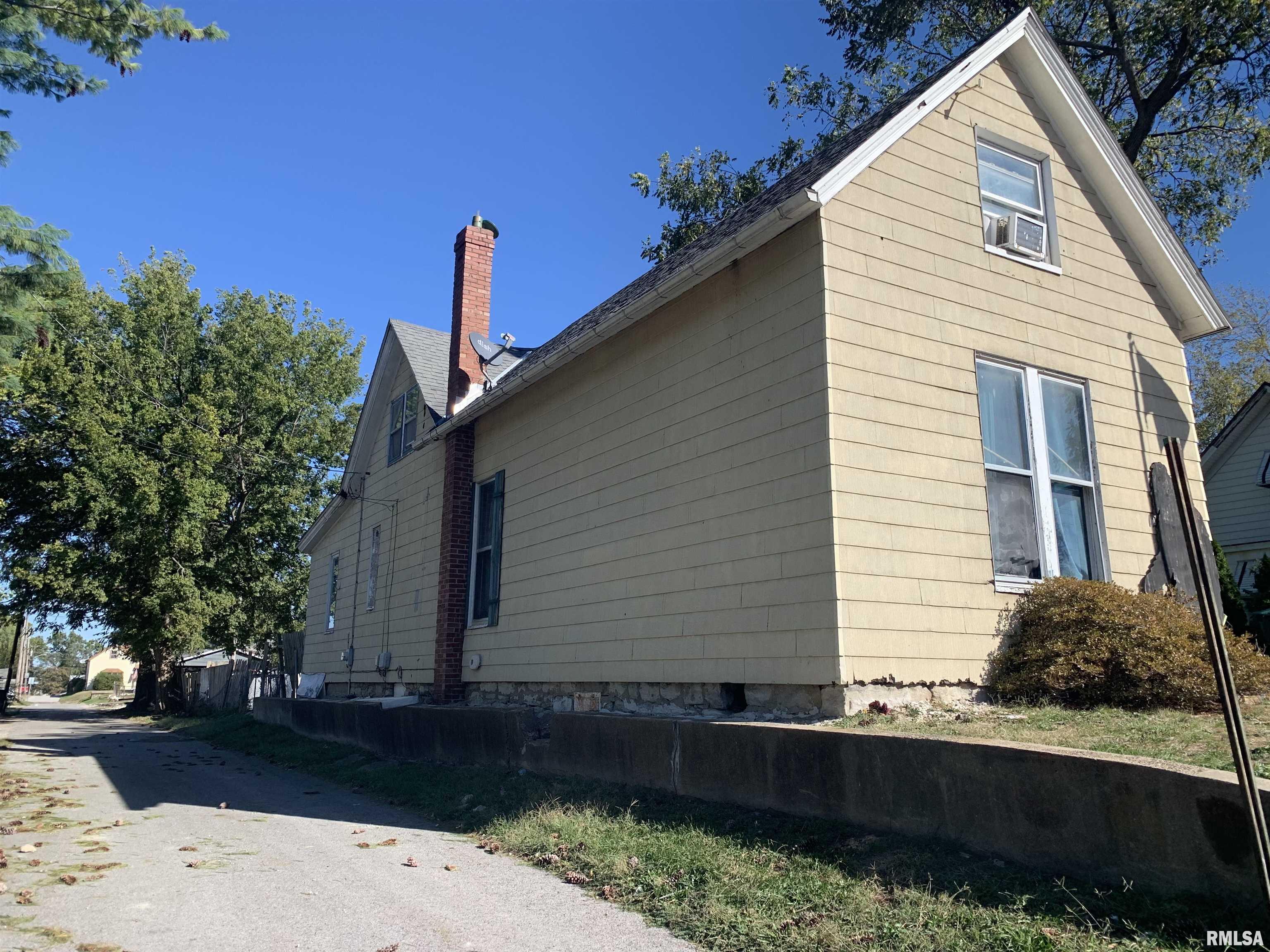 1221 Elm Street Quincy, IL 62301 - Photo 2 of 5