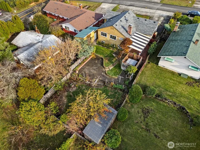 a view of an outdoor space