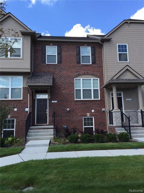 2762 Helmsdale Circle Rochester, MI 48307 - Photo 1 of 33