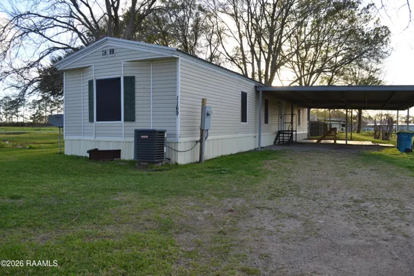 $1,000 | 1169 Breaux Bridge, Unit B, Breaux Bridge, LA 70517