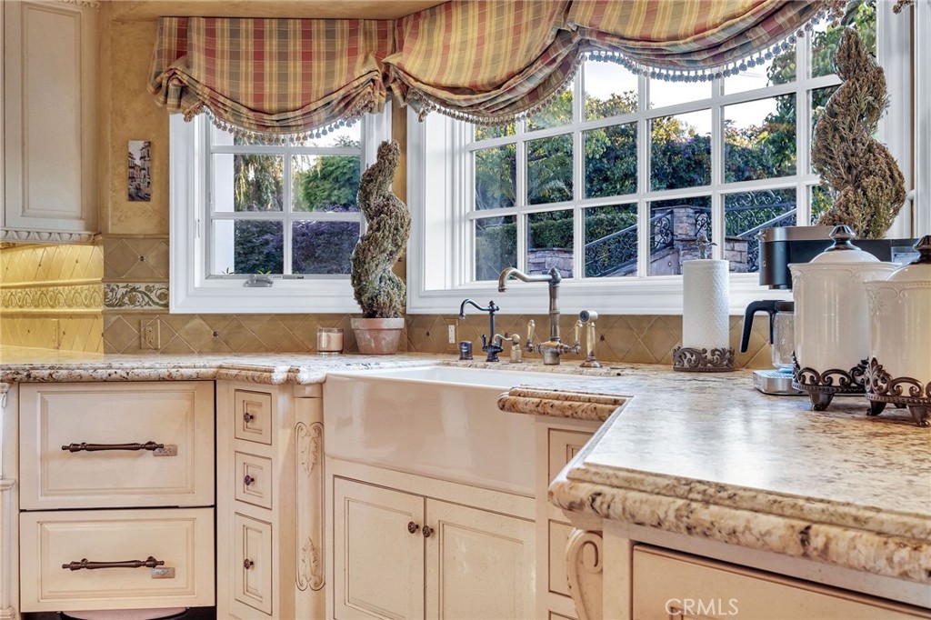 16 Saddle Road Rancho Palos Verdes, CA 90275 - Photo 11 of 72