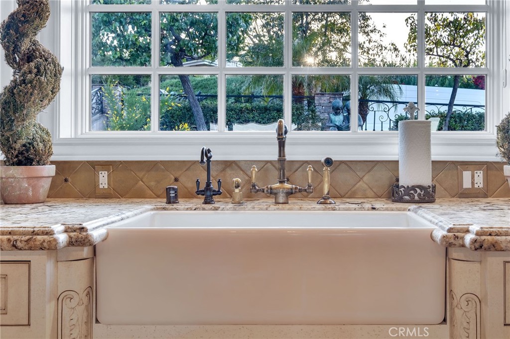 16 Saddle Road Rancho Palos Verdes, CA 90275 - Photo 12 of 72