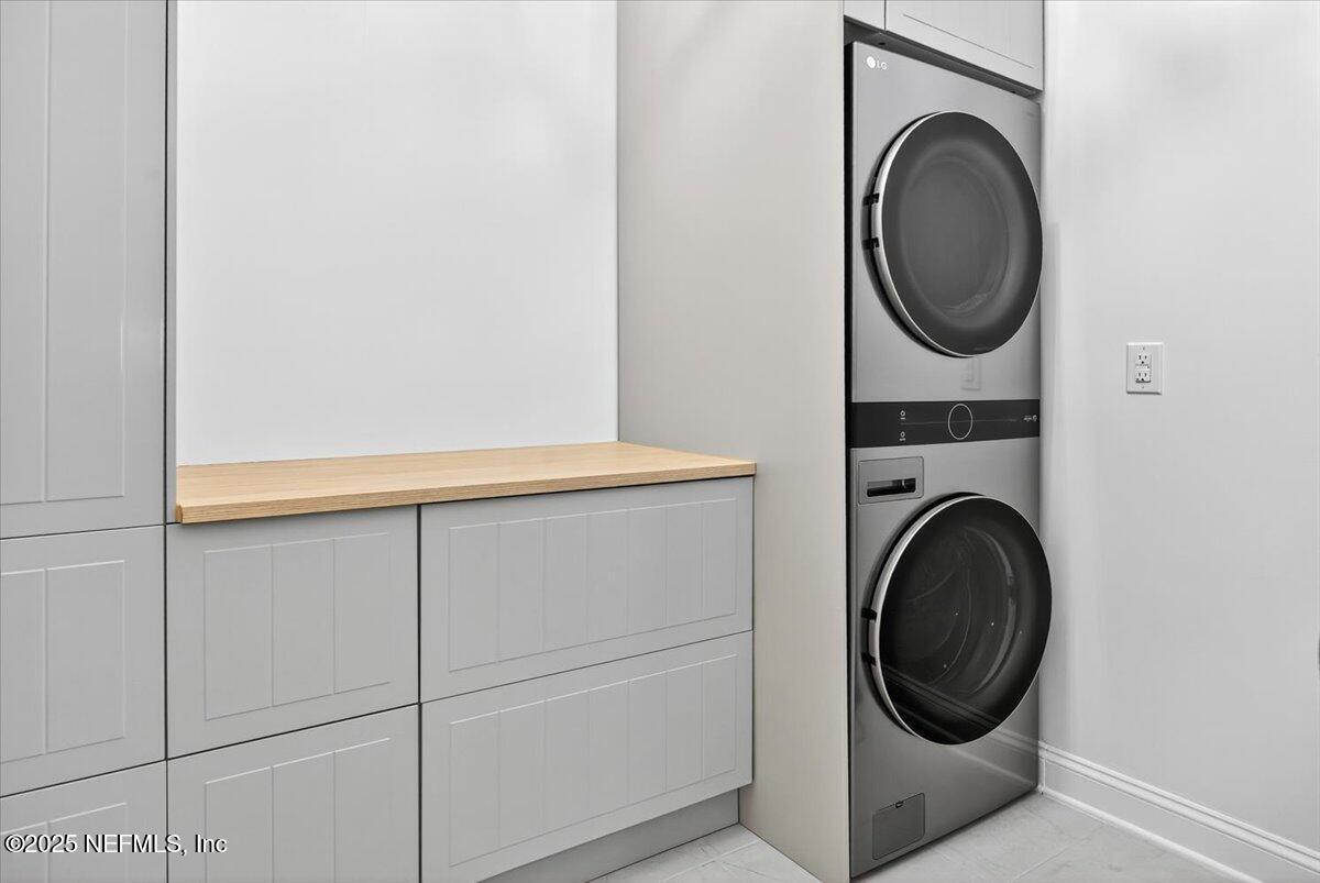 604 Timber Bridge Lane Atlantic Beach, FL 32233 - Photo 9 of 46 a utility room with dryer and washer