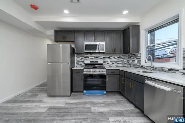 $2,500 | 287 Orange Street, Unit 2, Newark, NJ 07103