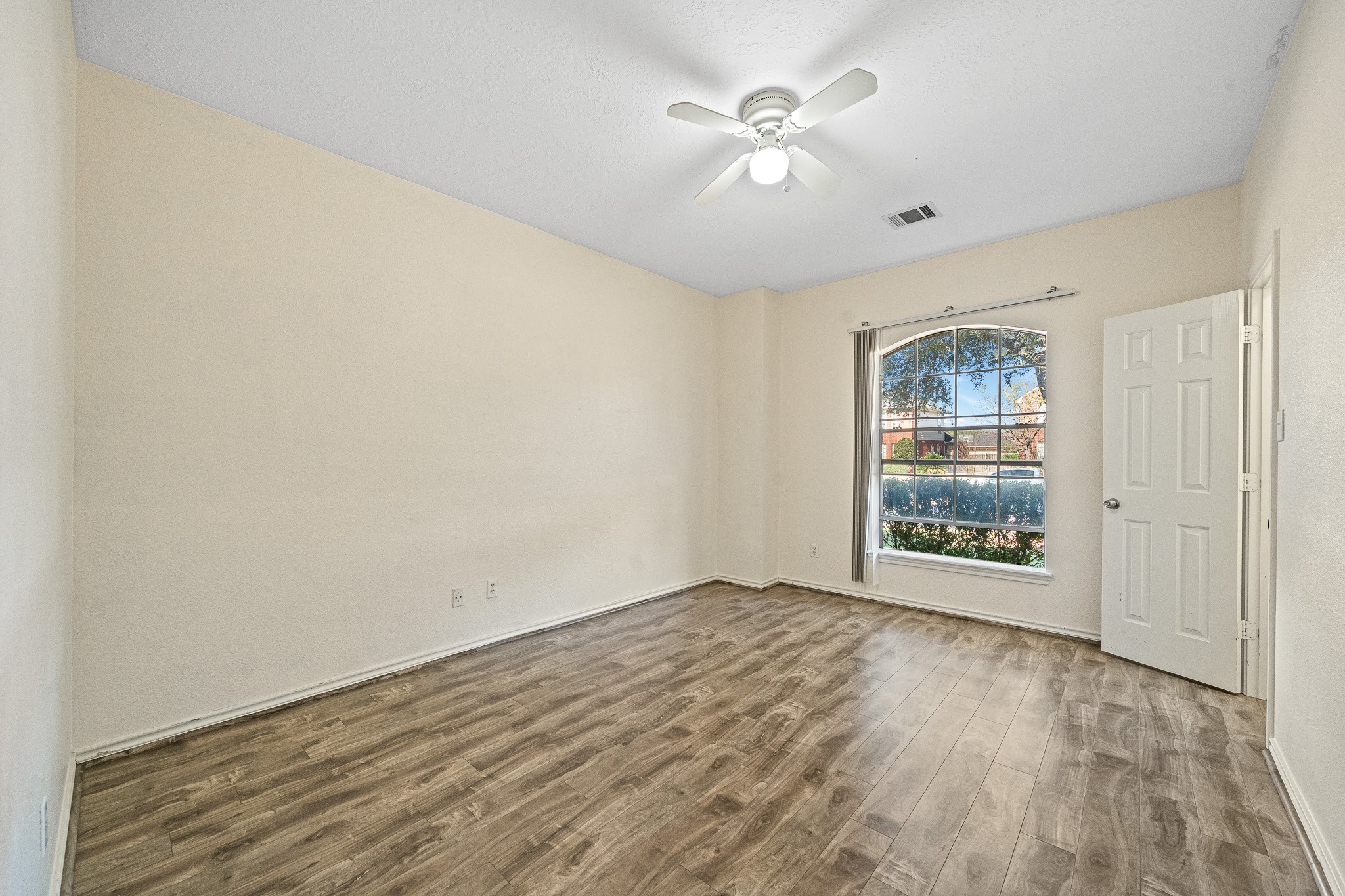 15727 Schumann Lane Houston, TX 77083 - Photo 5 of 27