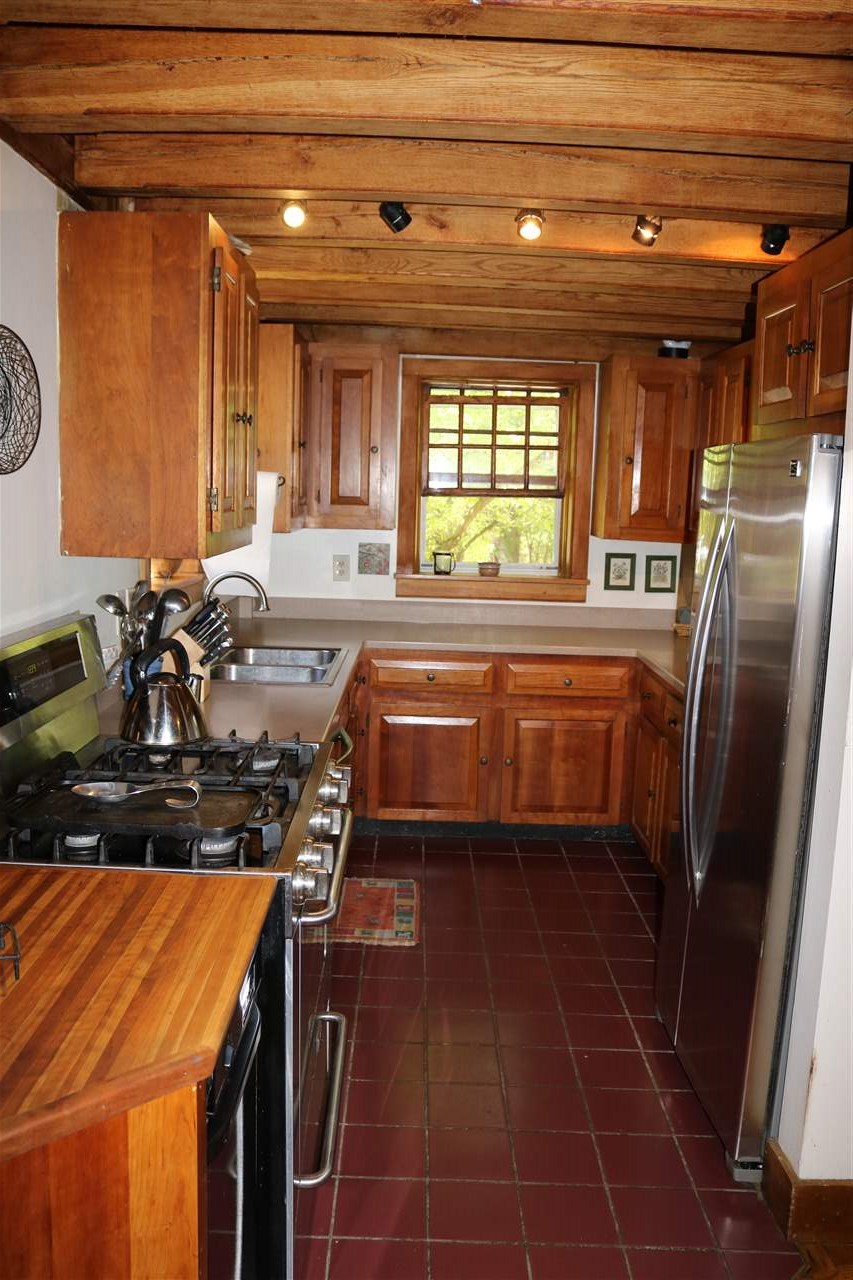 909 Leland Road Salisbury, VT 05769 - Photo 8 of 35