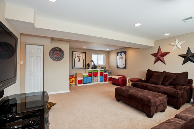 2519 Harrison Street Glenview, IL 60025 - Photo 6 of 10 a living room with furniture and a flat screen tv