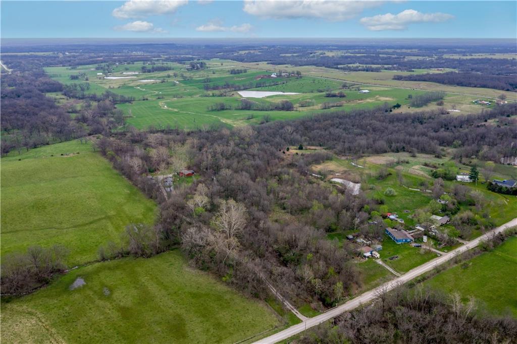 795 Northeast 101st Road Warrensburg, MO 64093 - Photo 3 of 10