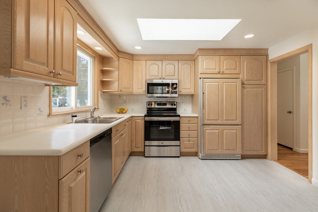 57 Oakvale Road Framingham, MA 01701 - Photo 10 of 32