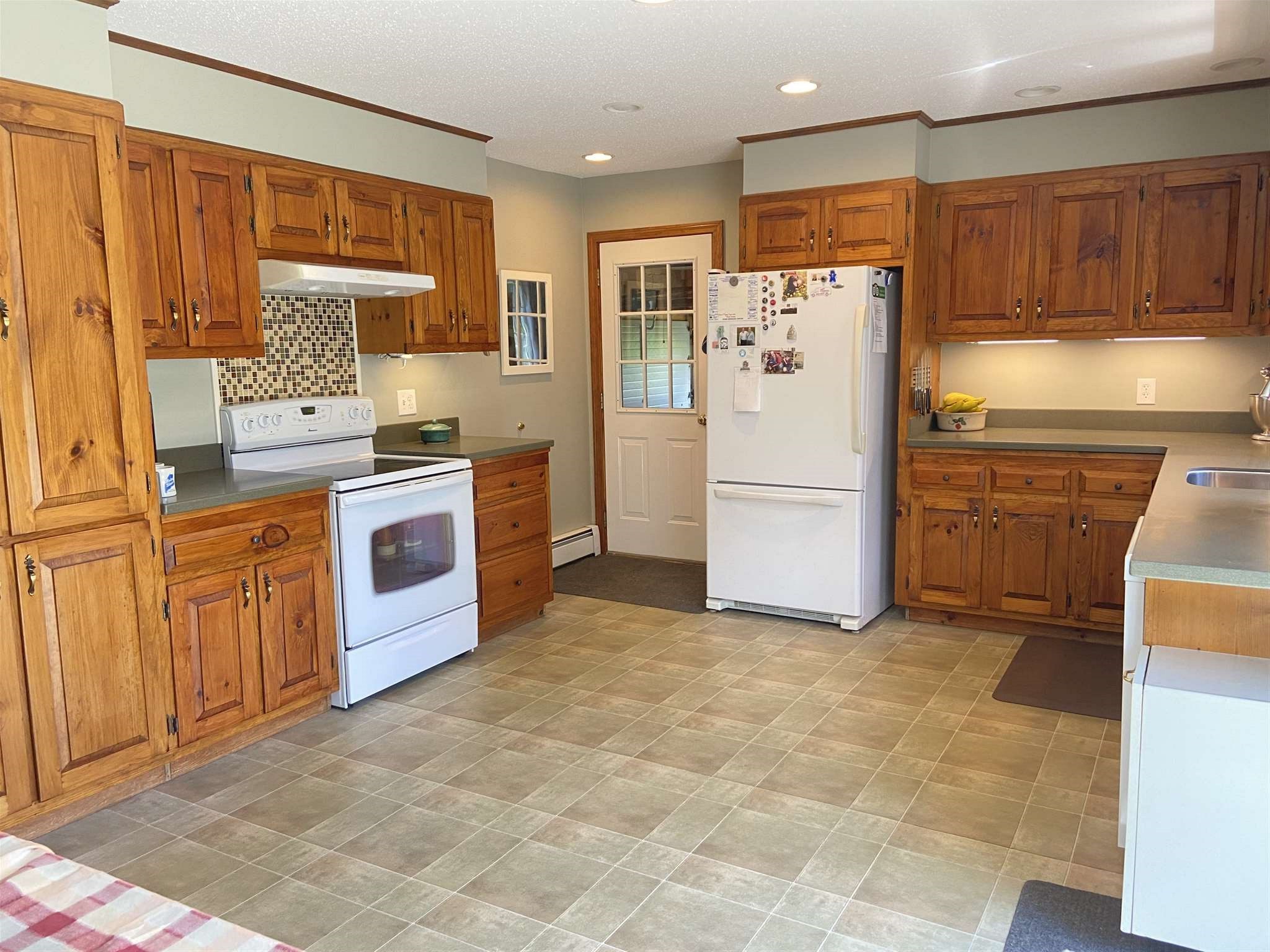 35 Dearborn Circle Walpole, NH 03608 - Photo 6 of 34 Gallery Image 6