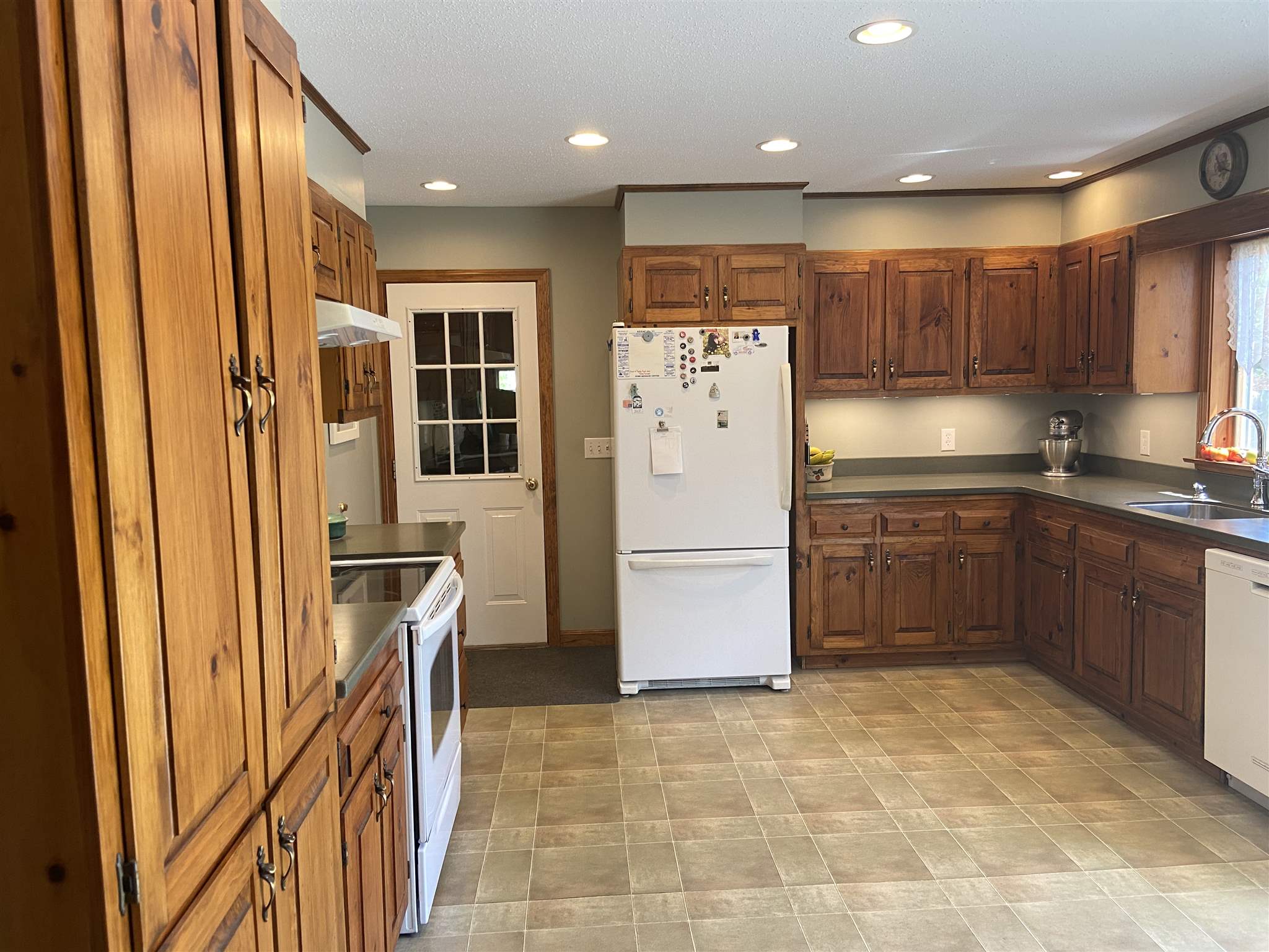 35 Dearborn Circle Walpole, NH 03608 - Photo 8 of 34 Gallery Image 8