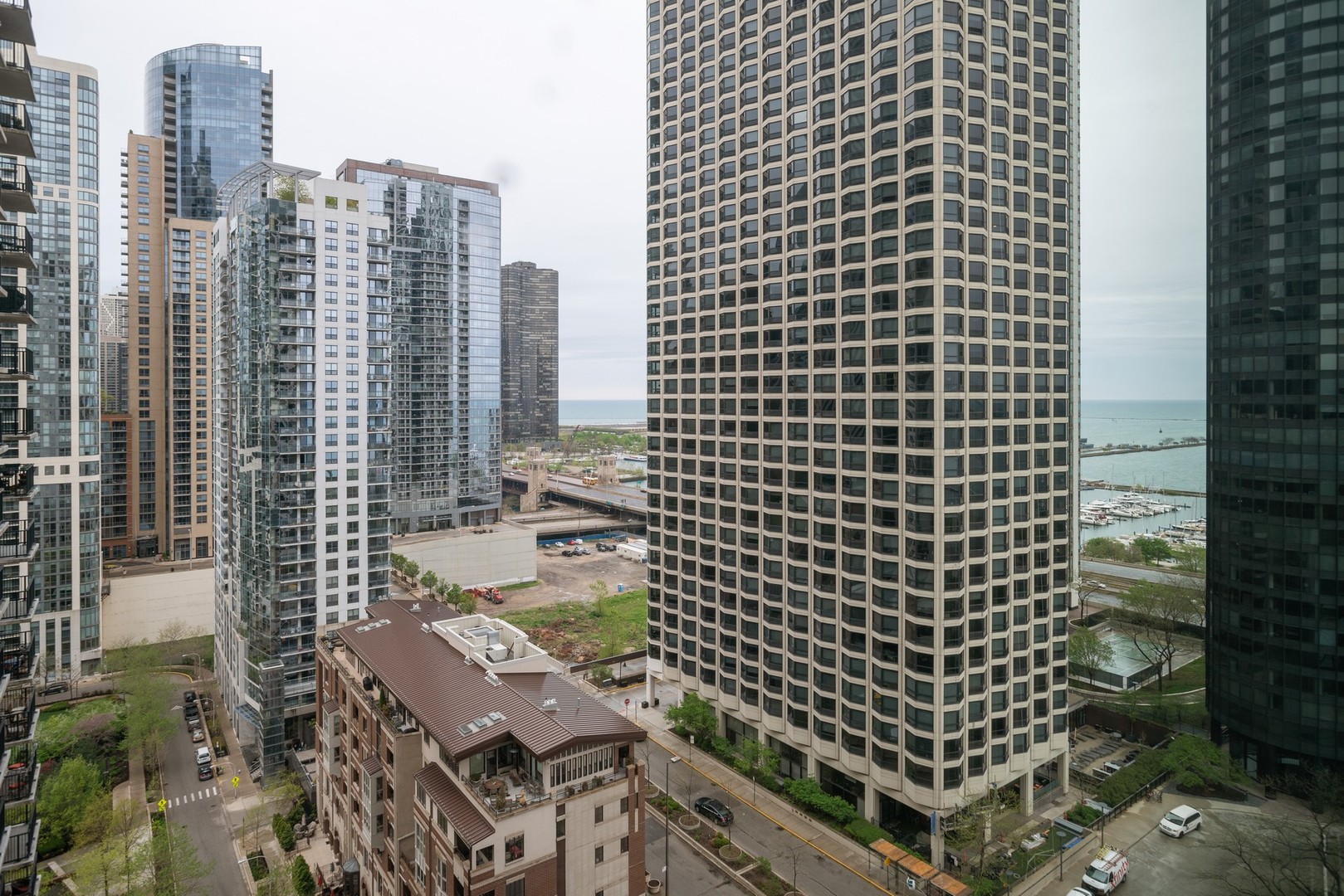 400 East Randolph Street, Unit 2102 Chicago, IL 60601 - Photo 11 of 39