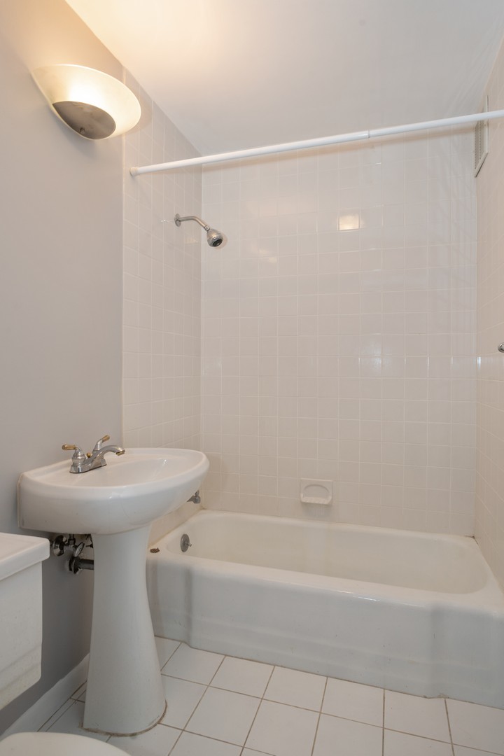 400 East Randolph Street, Unit 2102 Chicago, IL 60601 - Photo 10 of 39