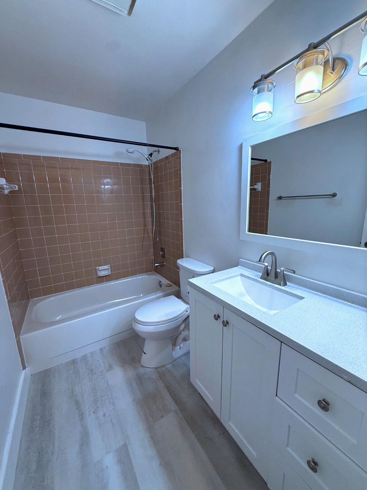 136 Doe Trail Jupiter, FL 33458 - Photo 15 of 38 2nd bathroom