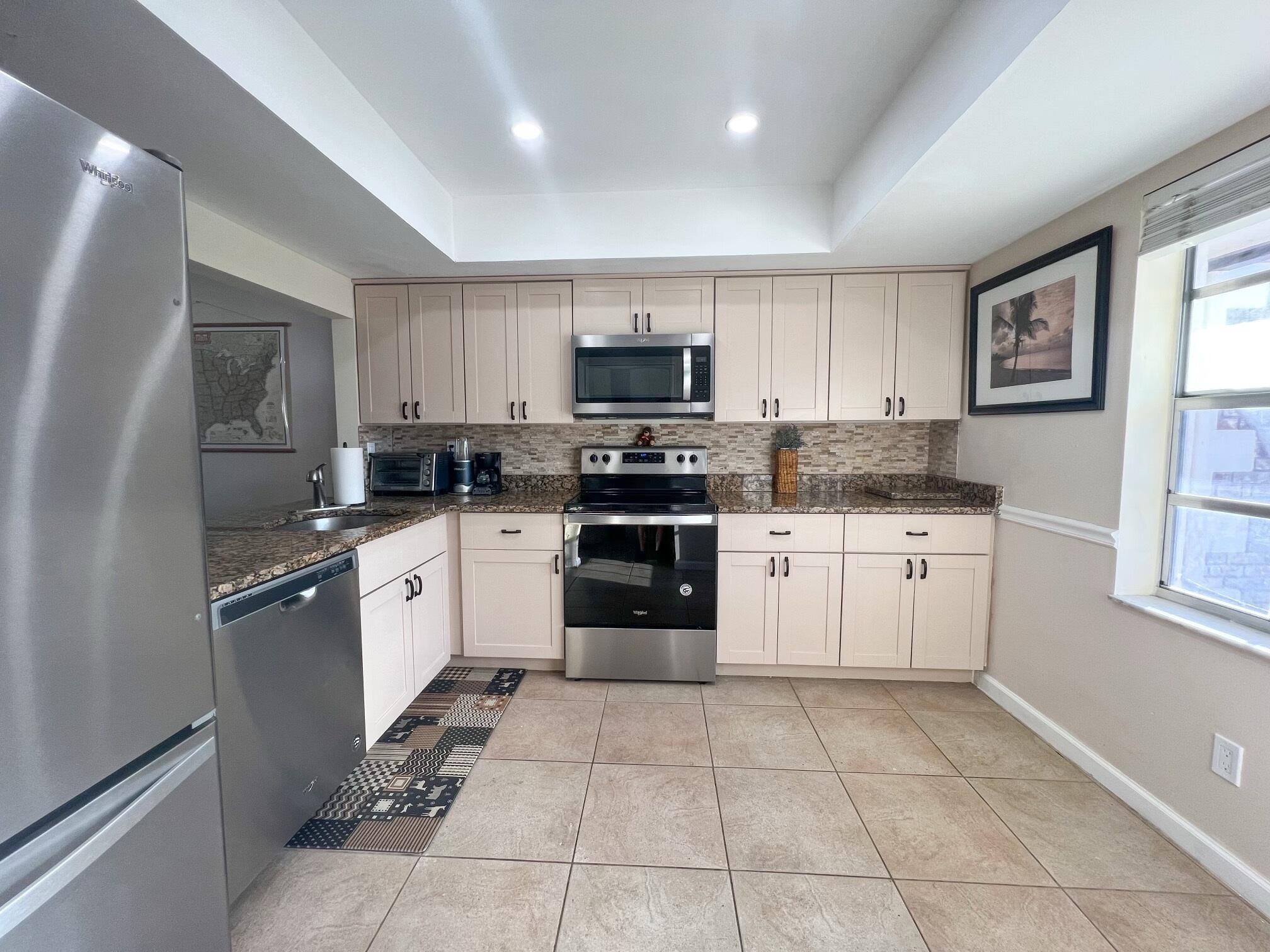 136 Doe Trail Jupiter, FL 33458 - Photo 4 of 38 Kitchen