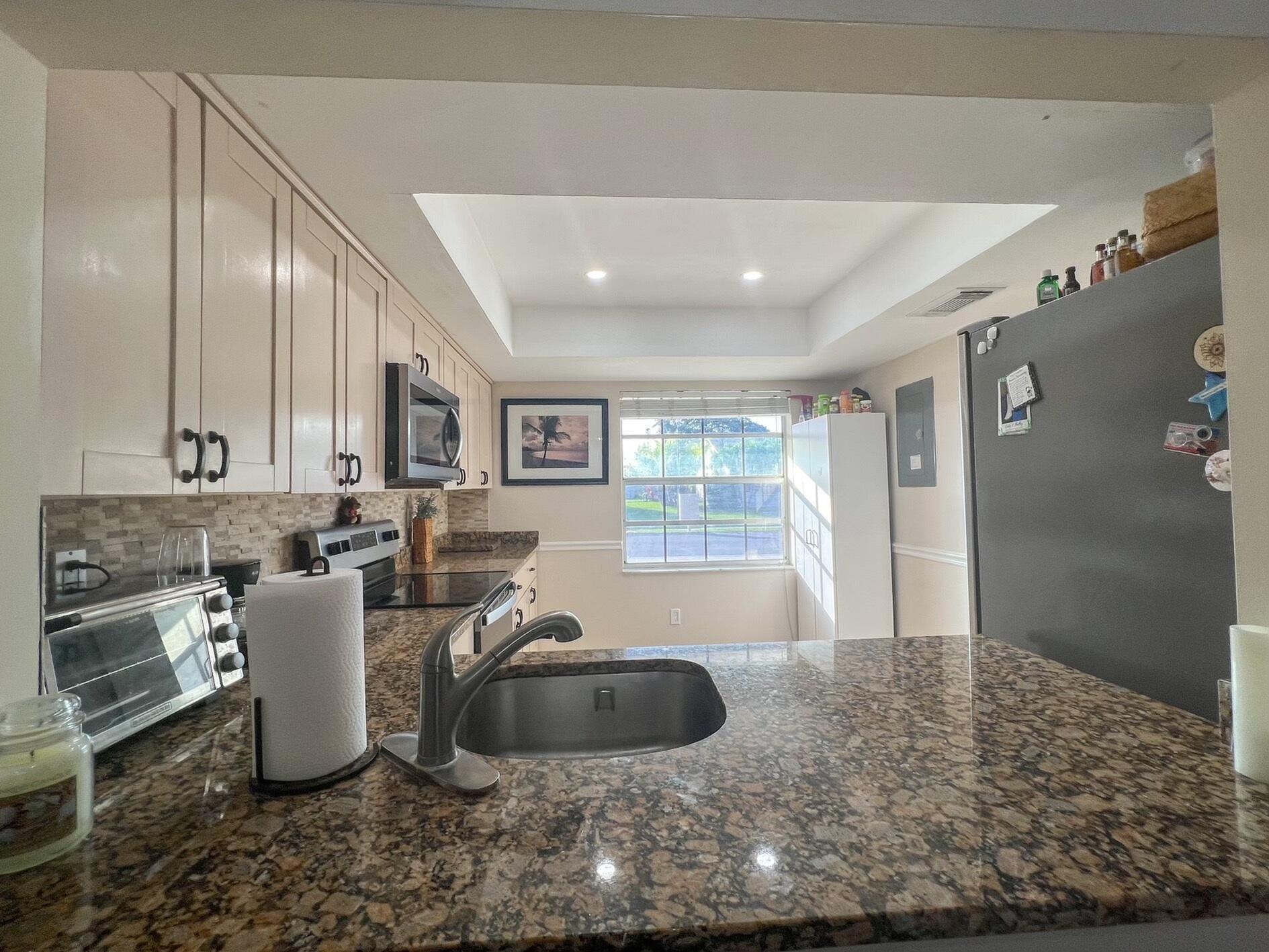 136 Doe Trail Jupiter, FL 33458 - Photo 6 of 38 Kitchen