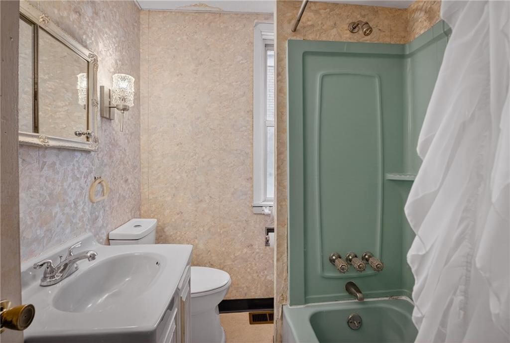 417 Zara Street Pittsburgh, PA 15210 - Photo 29 of 47 a bathroom with a sink a toilet and tub