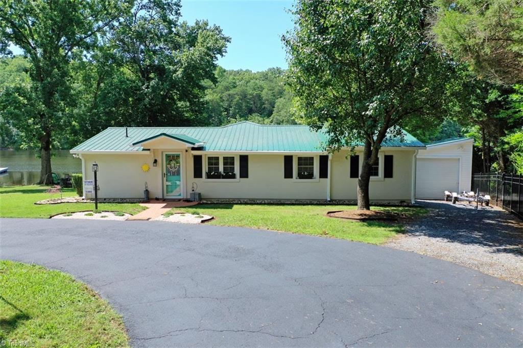 780 Cedar Branch Road Denton, NC 27239 - Photo 8 of 29 1 story home with drive through boat house on flat, double lot.