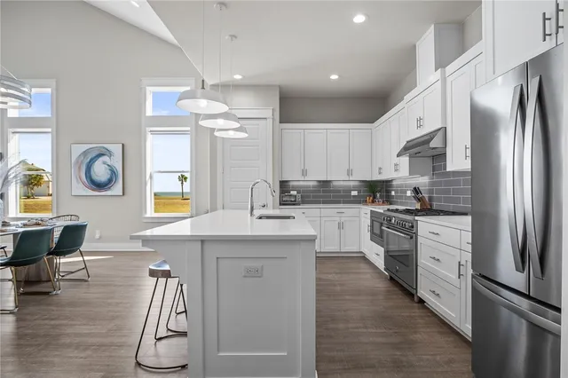 $940,000 | 110 Foxtail Lane, Rockport, TX 78382