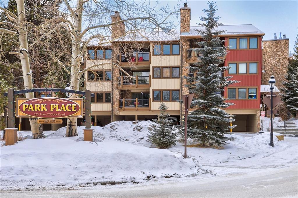 a view of a street with building
