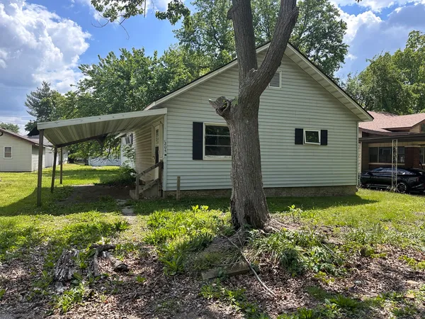 $24,900 | 204 South 10th Street, Herrin, IL 62948
